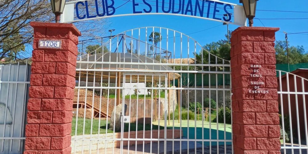 Entrada Salón de eventos Club Estudiantes de Quilpué Entrada Salón de eventos Club Estudiantes de Quilpué